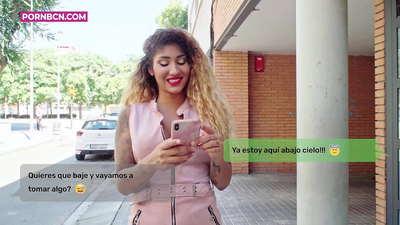 Emazte fidela bere maitale gaztea gogor izorratzeko zorian, senarra lan egiten duen bitartean. Latina titiekin eta ipurdi handiarekin. Artizarra Afrodita.